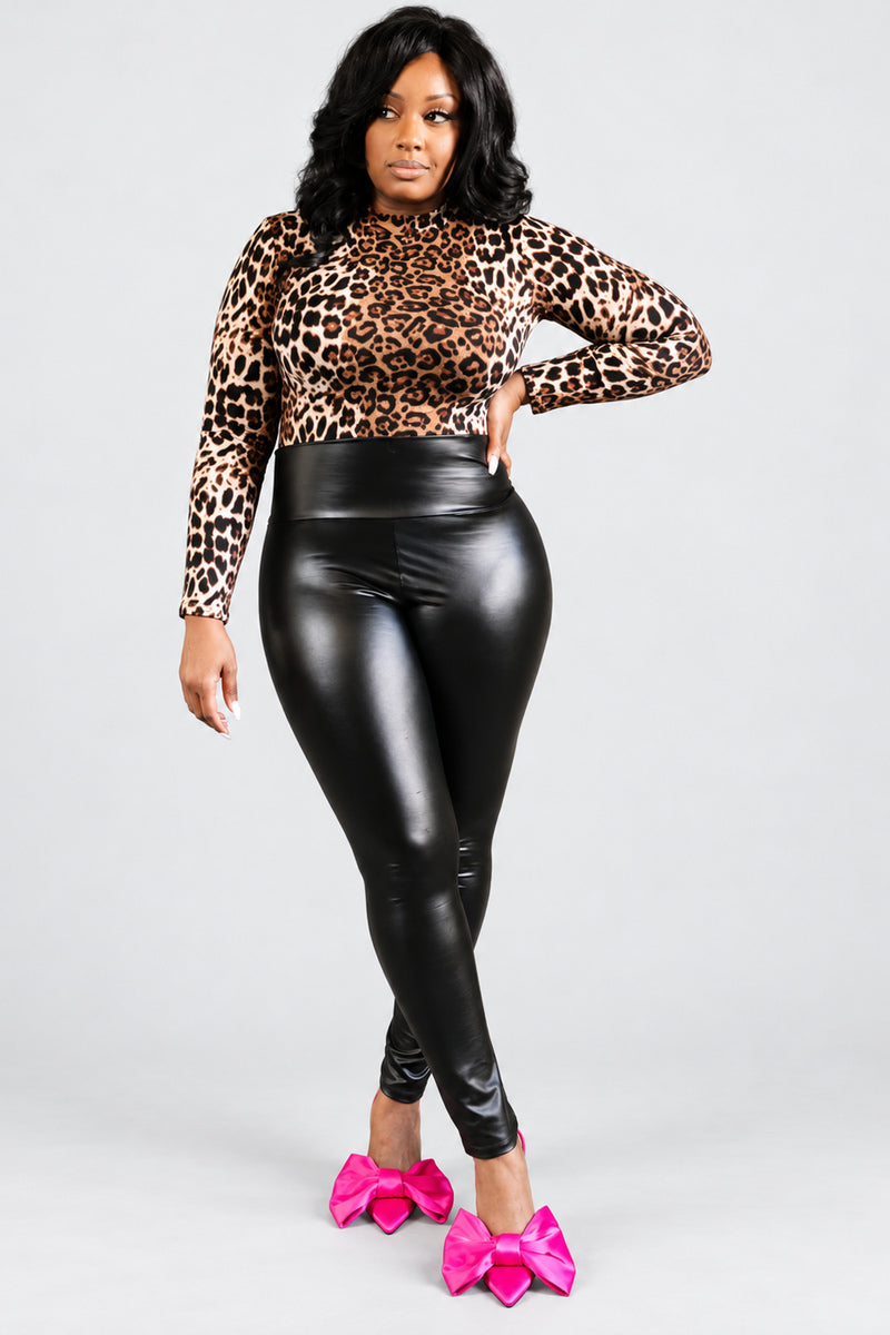 FEEL ME LEGGINGS — closer product framing